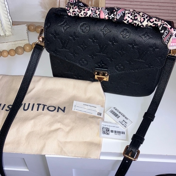 Pochette Métis with silk bandeau. - Picture 1 of 9